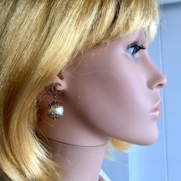 Vintage Logo earrings - Picture 13 of 16